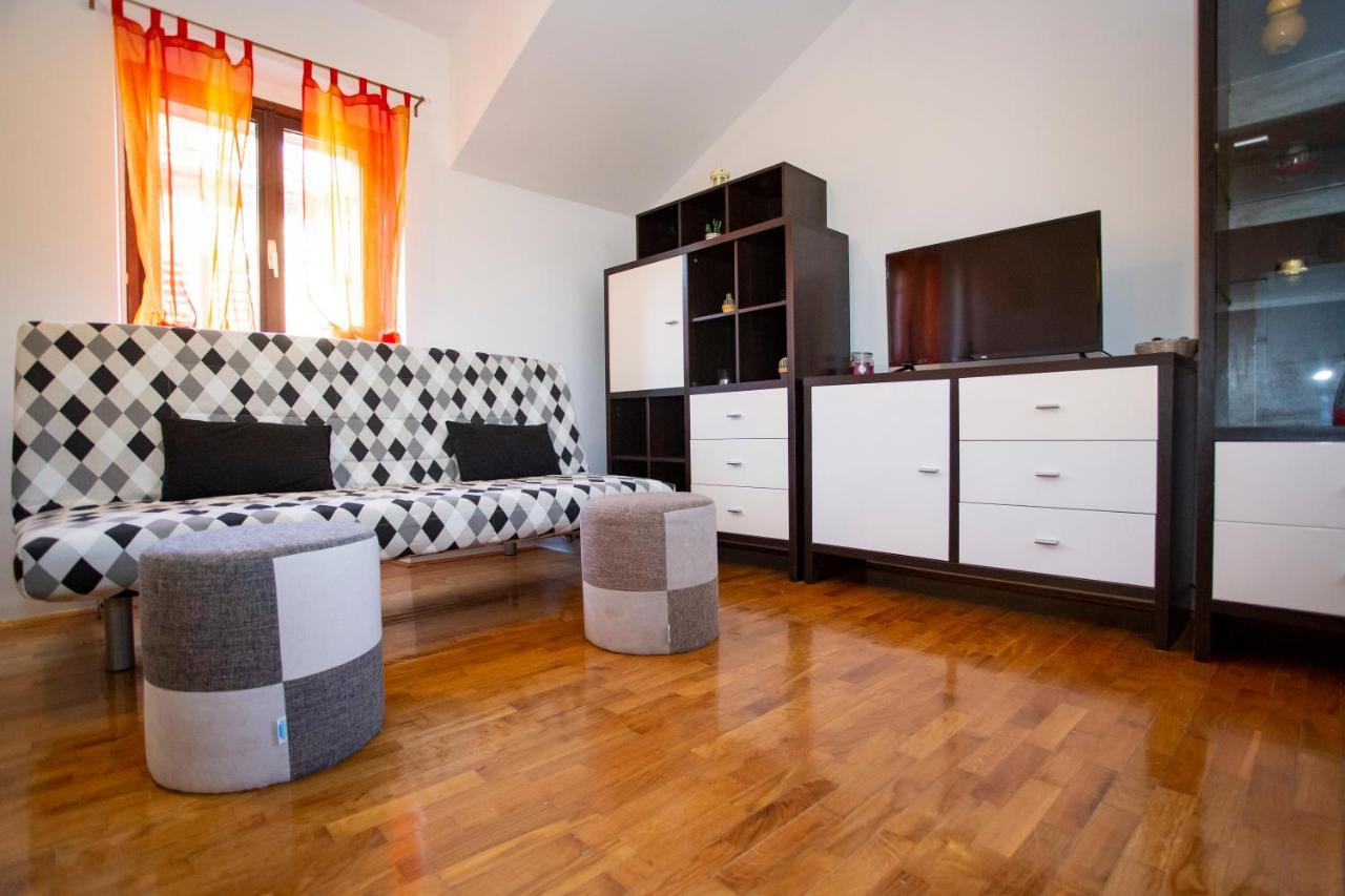 Apartment Kika Pula Luaran gambar