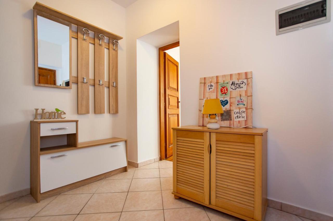 Apartment Kika Pula Luaran gambar